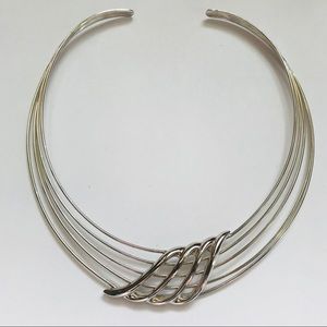 Collar necklace